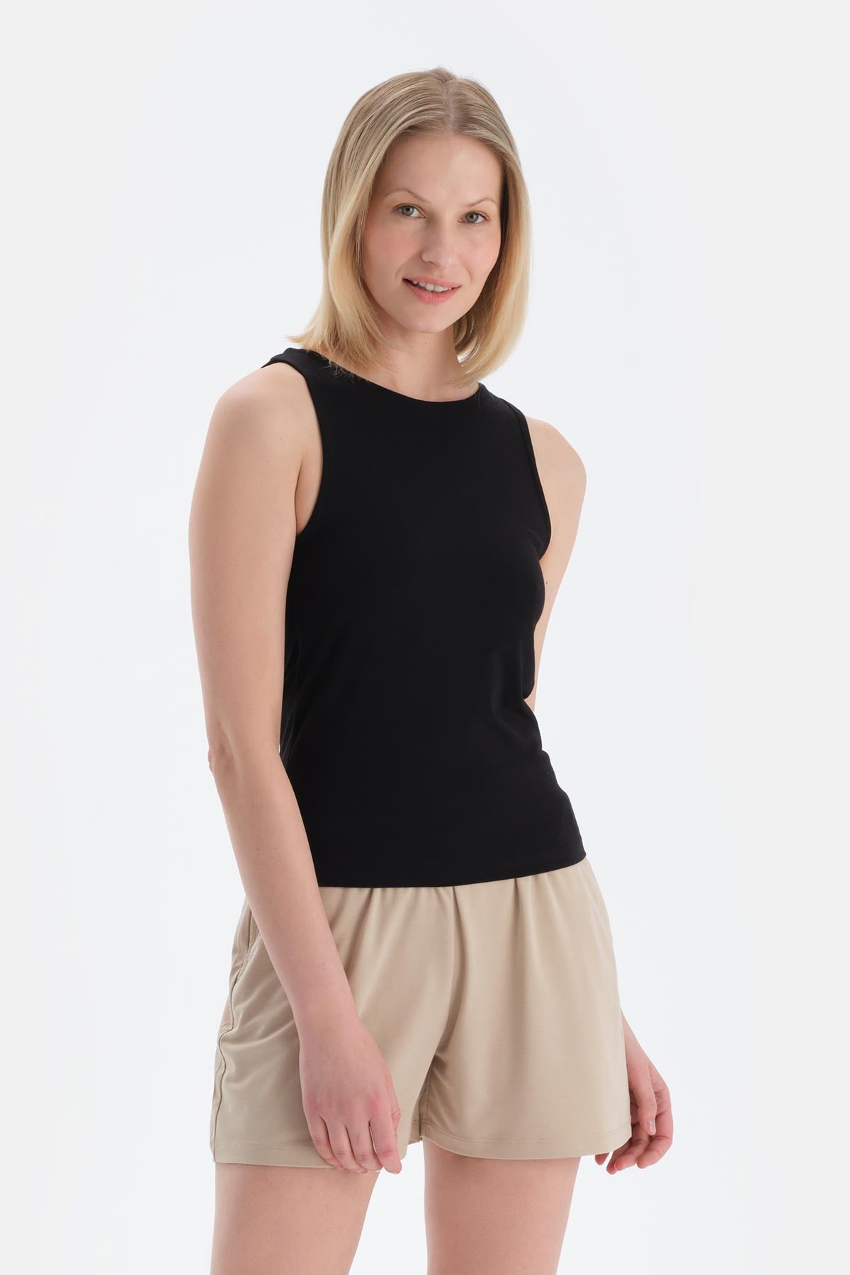 Siyah Halter Yaka Atlet