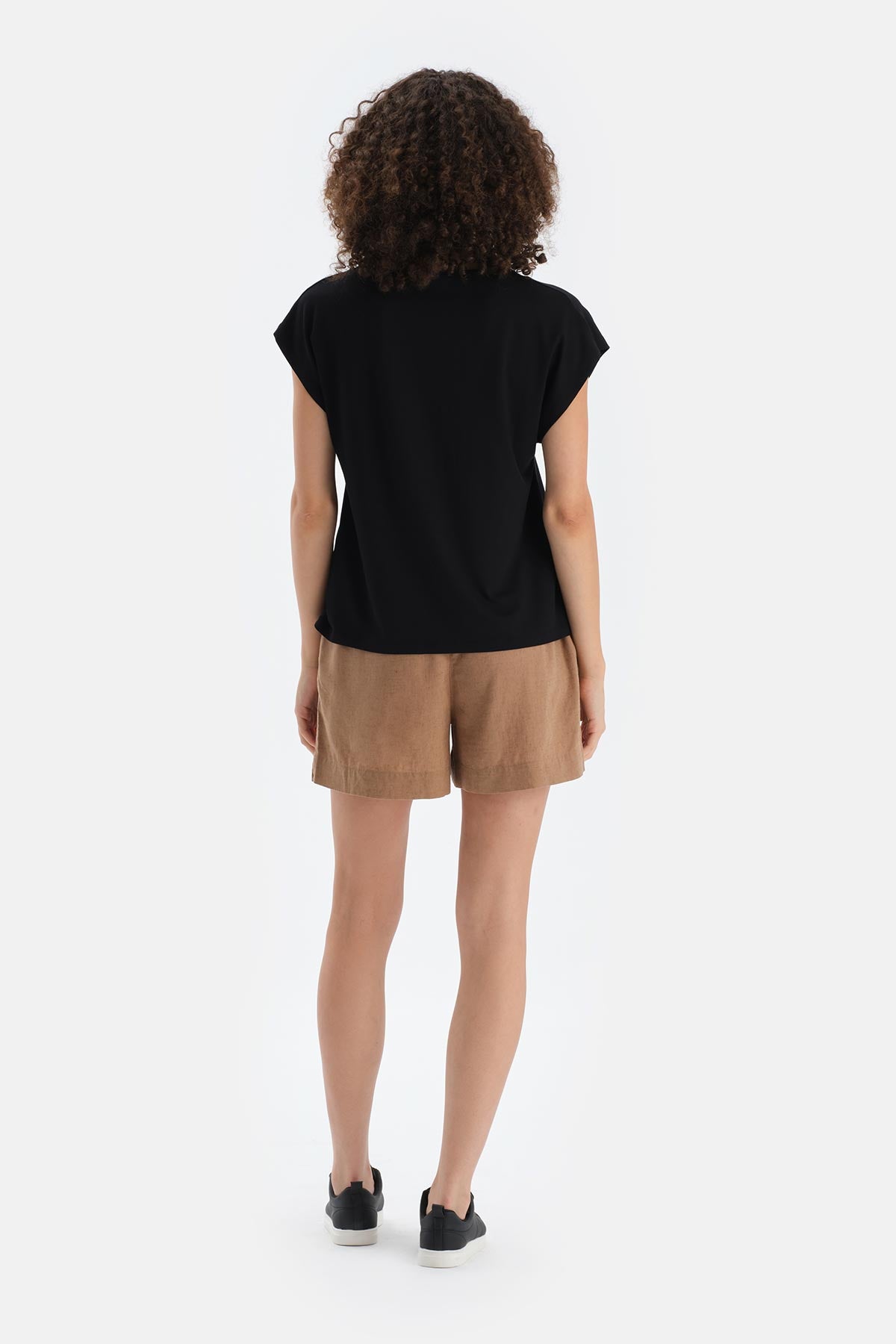 Siyah V Yaka Pilikaşeli Viskon Tişört