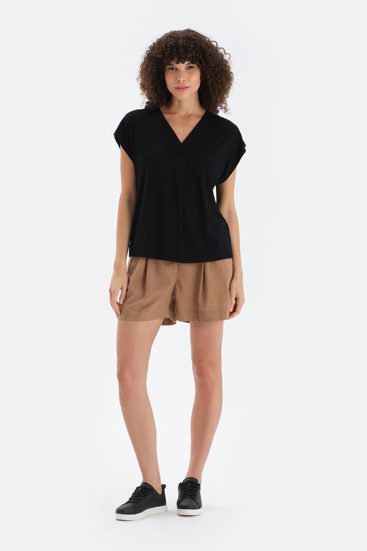 Siyah V Yaka Pilikaşeli Viskon Tişört