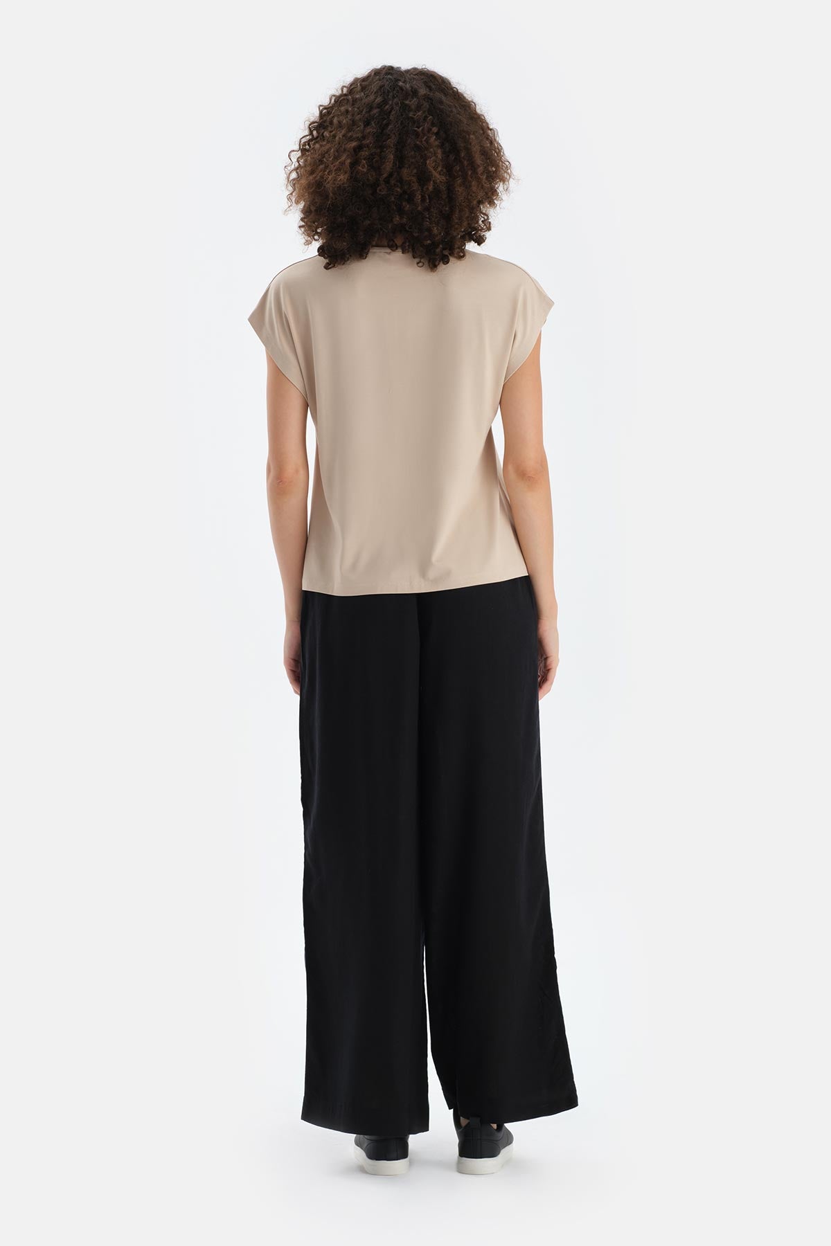 Taş V Yaka Pilikaşeli Viskon Tişört