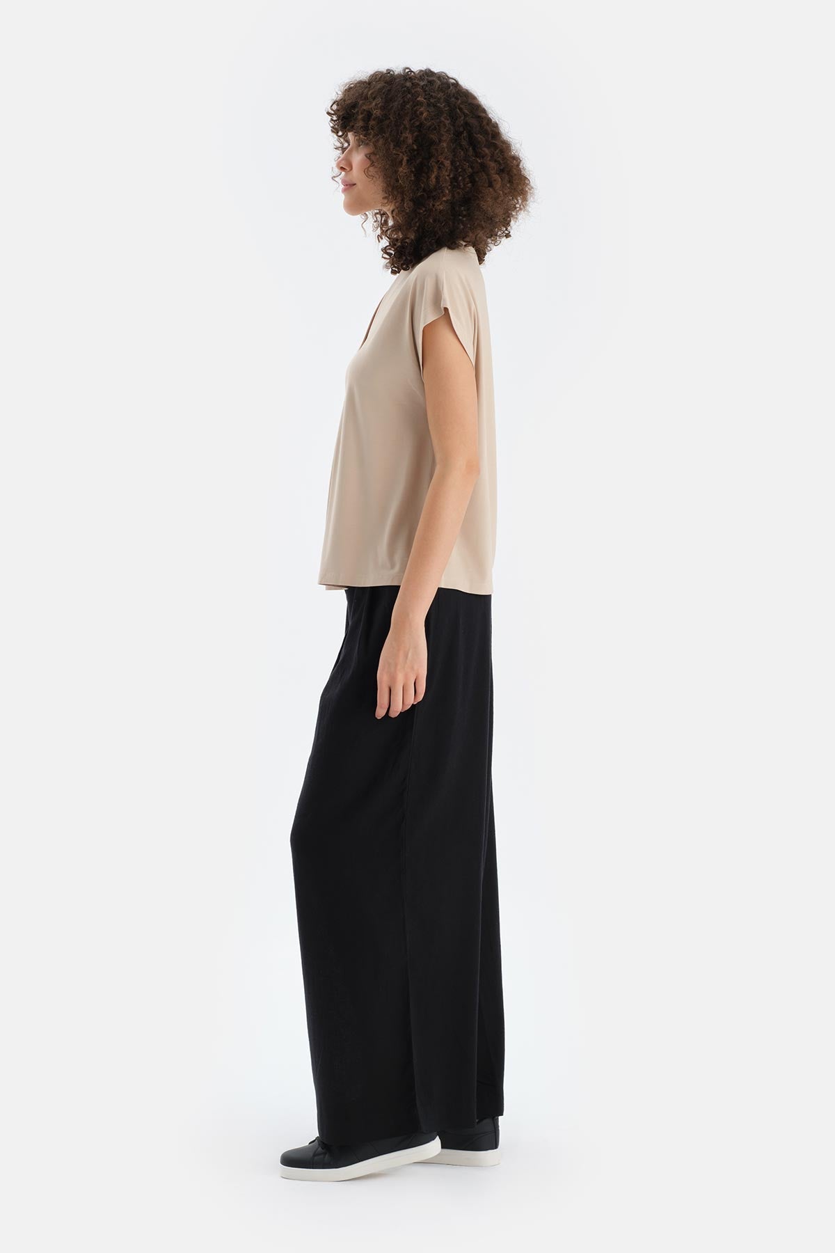 Taş V Yaka Pilikaşeli Viskon Tişört