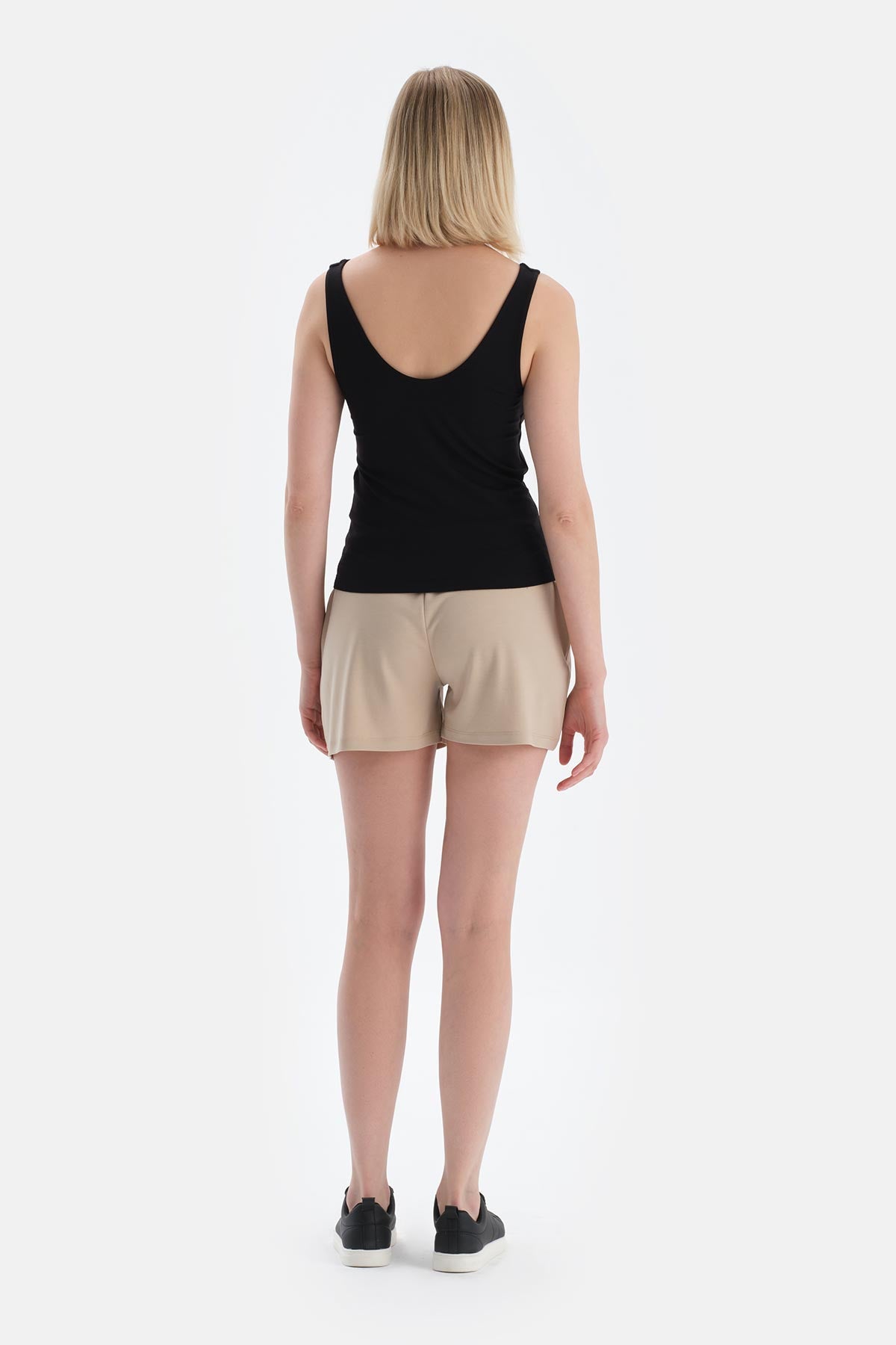 Siyah V Yaka Kalın Askılı Atlet