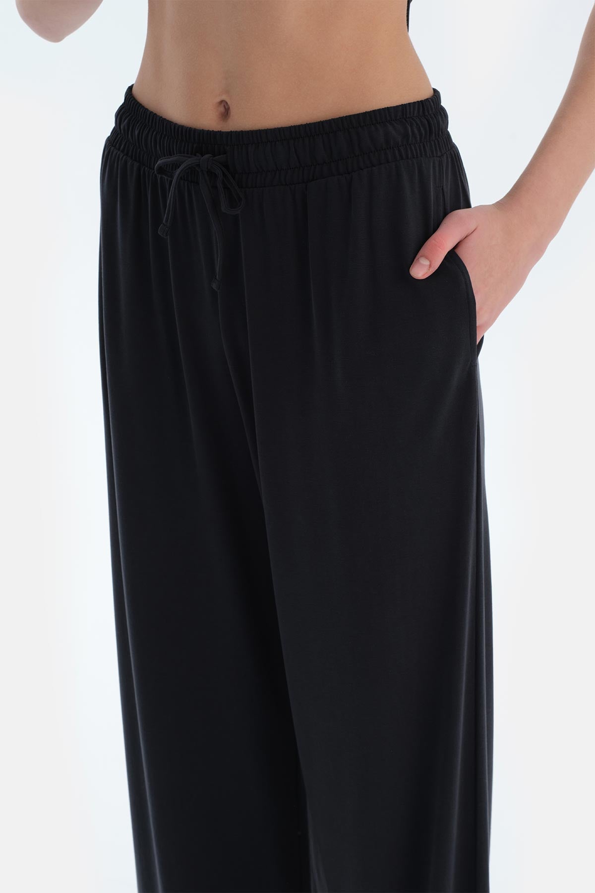 Siyah Cepli Basıc Modal Pantolon