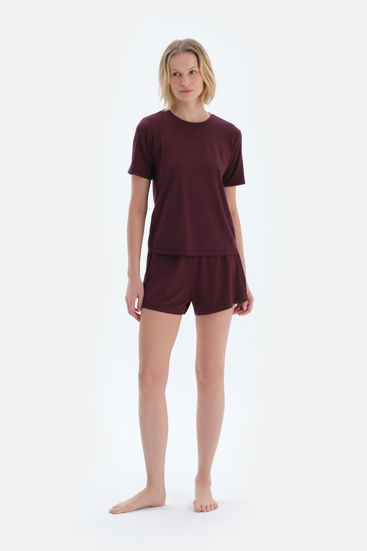 Mürdüm Dantel Detaylı Kısa Kollu Viskon Tişört Şort Pijama Takımı