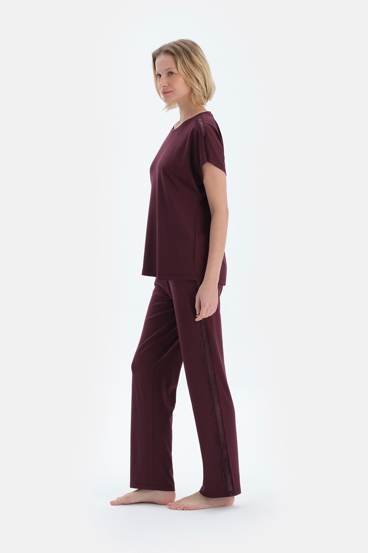 Mürdüm Dantel Detaylı Kısa Kollu Viskon Tişört Pantolon Pijama Takımı