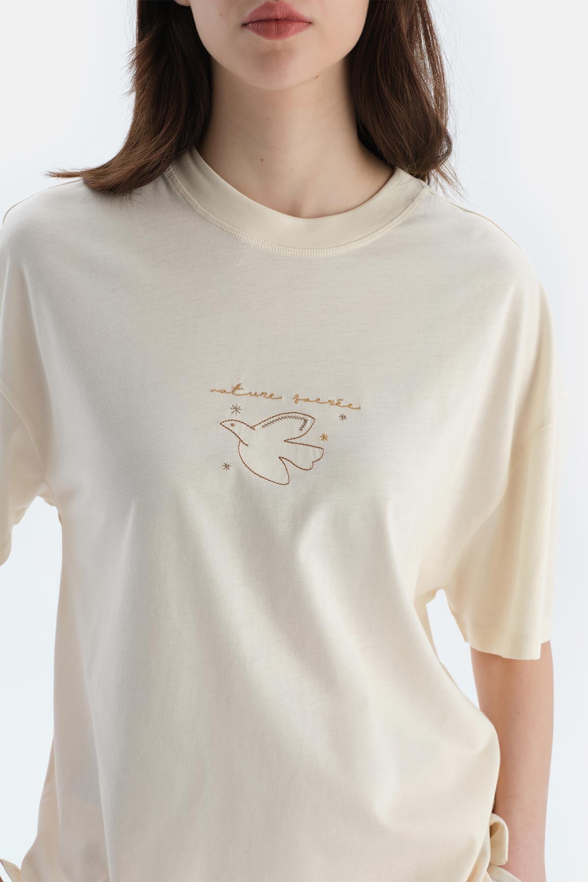 Ekru Nakış Detaylı Kısa Kollu Basıc Tişört Pantolon Pijama Takımı