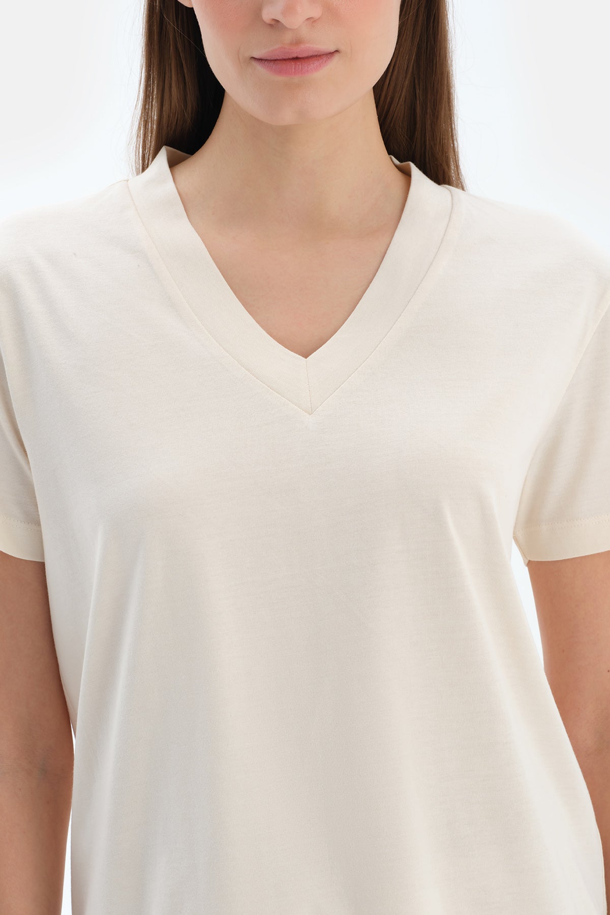 Ekru V Yaka Kısa Kollu Tişört Pantolon Pijama Takımı