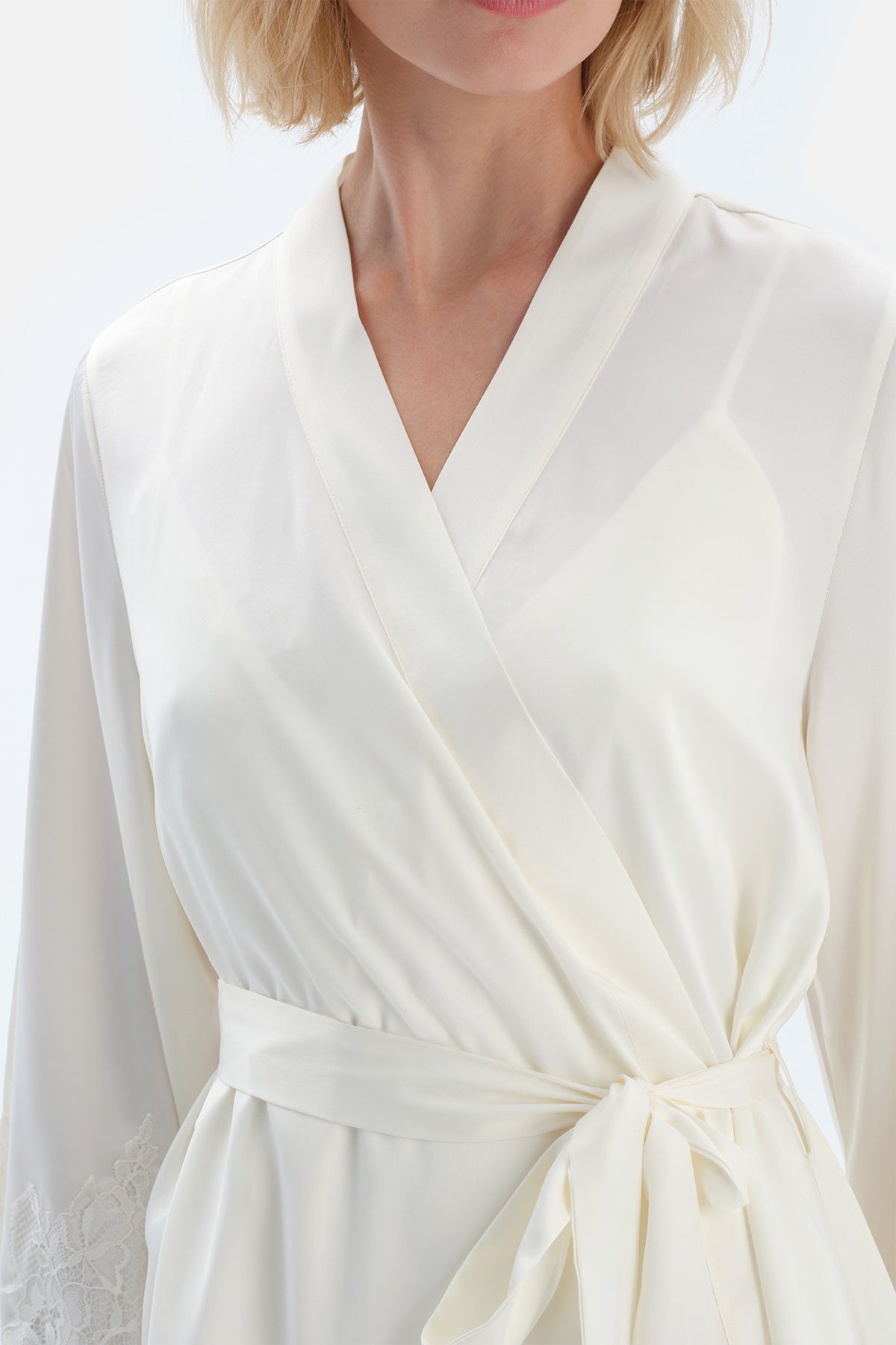 Kırık Beyaz Dantel Detaylı Saten Brıde Sabahlık