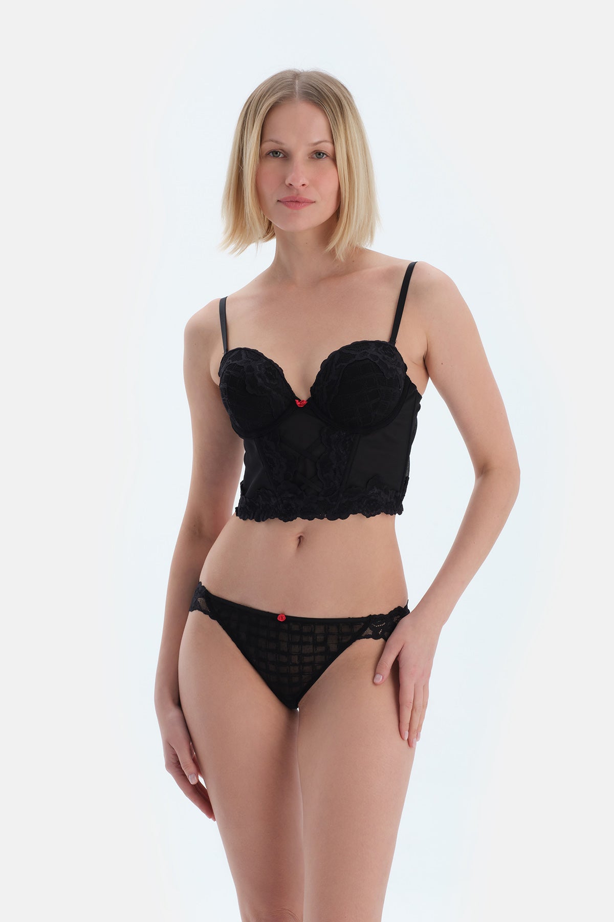 Siyah Aksesuar Detaylı Dantel ve Tüllü Büstiyer
