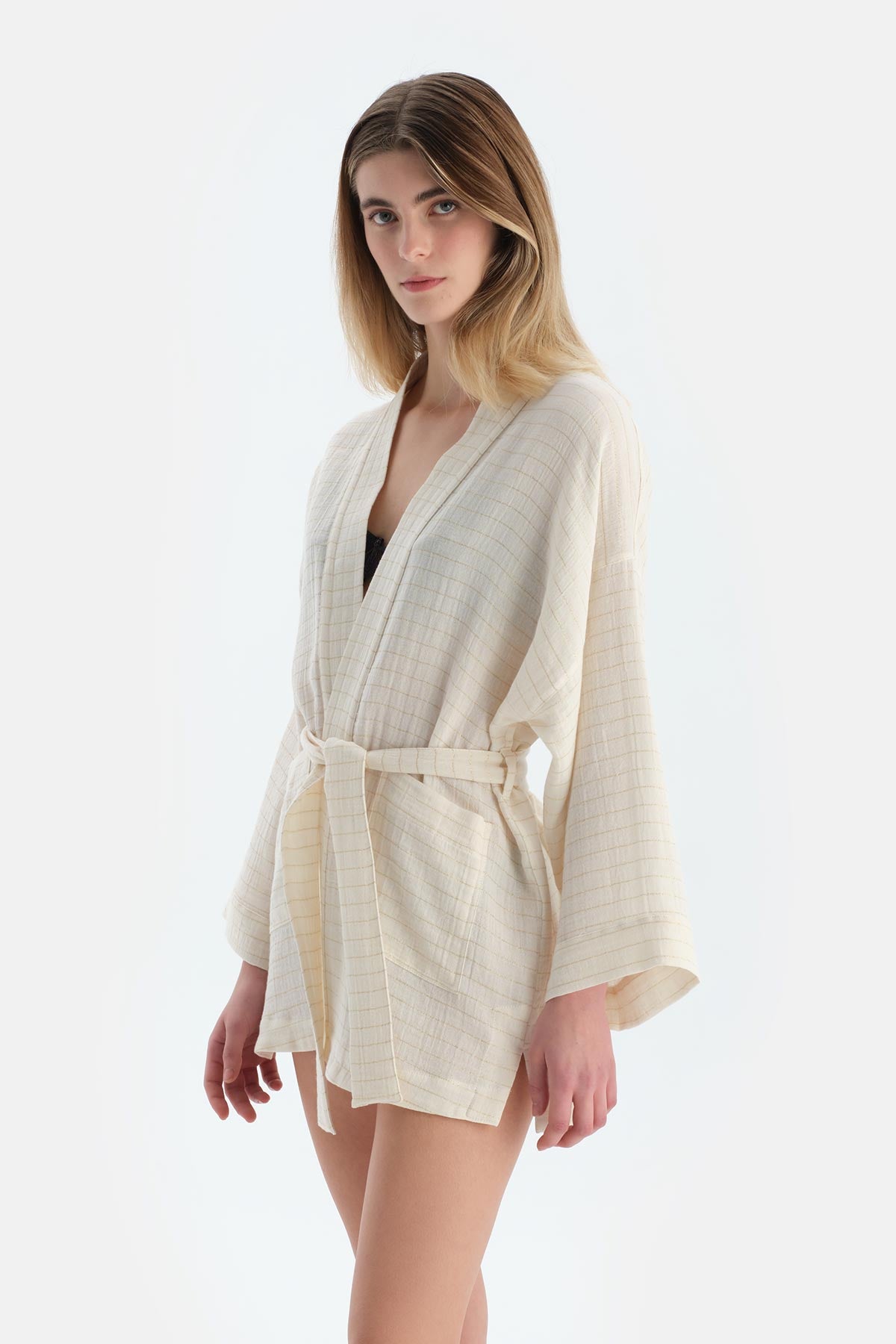 Ekru Kimono