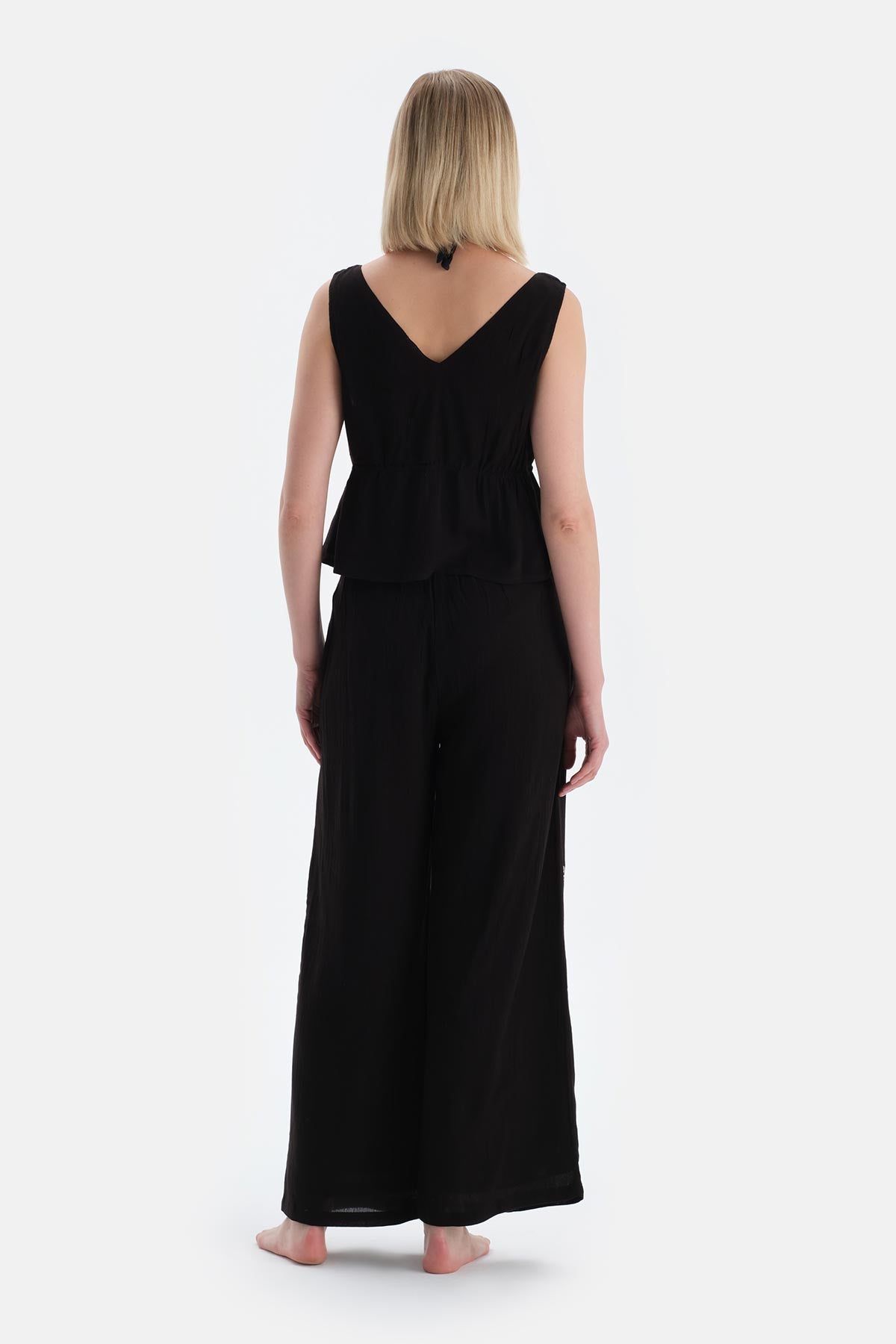 Siyah Kolsuz Önden Bağlamalı Üst