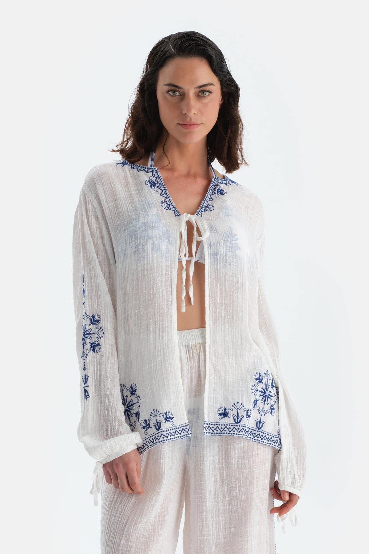 Beyaz Uzun Kol Önden Bağlamalı Gömlek