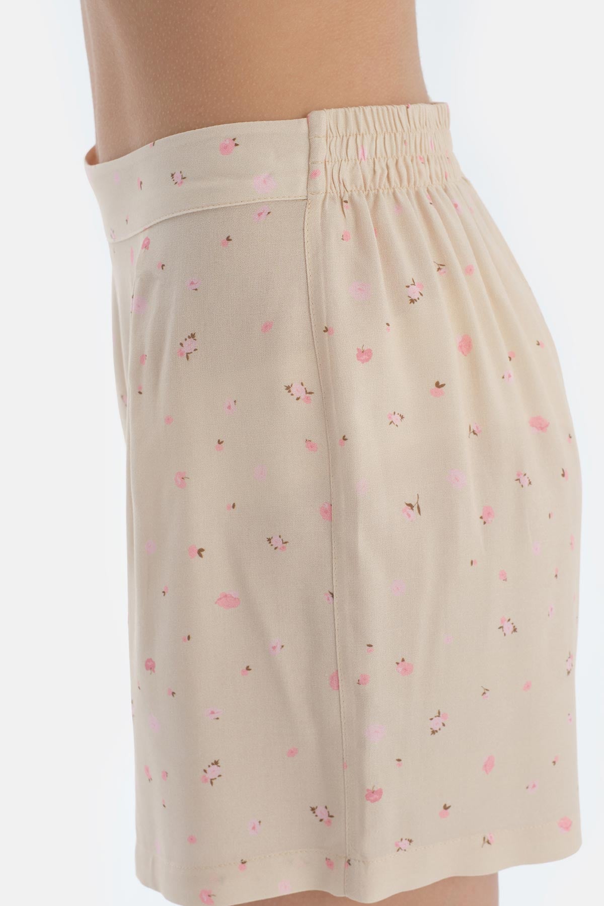 Ekru Çıtır Çiçek Desenli Dokuma Şort