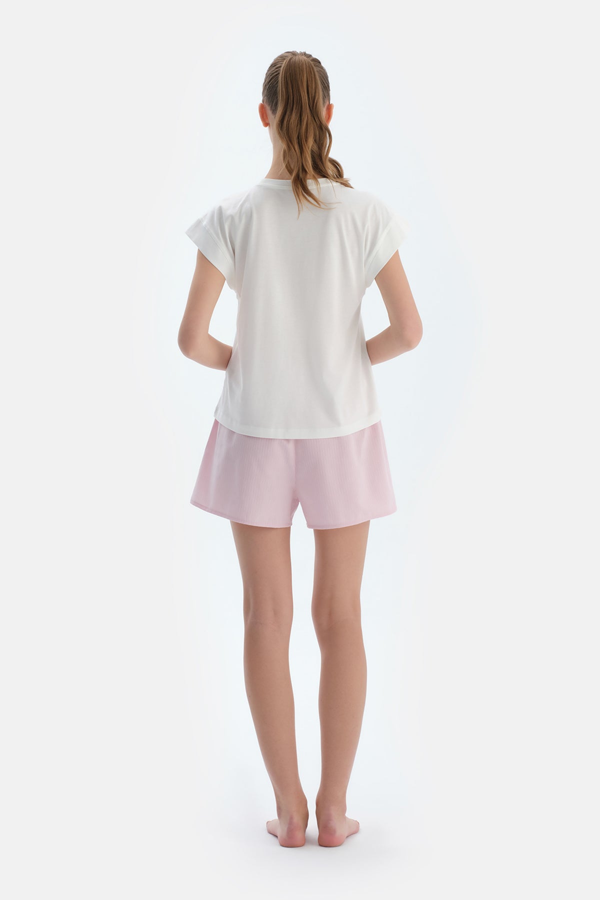 Ekru Nakış Detaylı Dokuma Şortlu Pijama Takımı