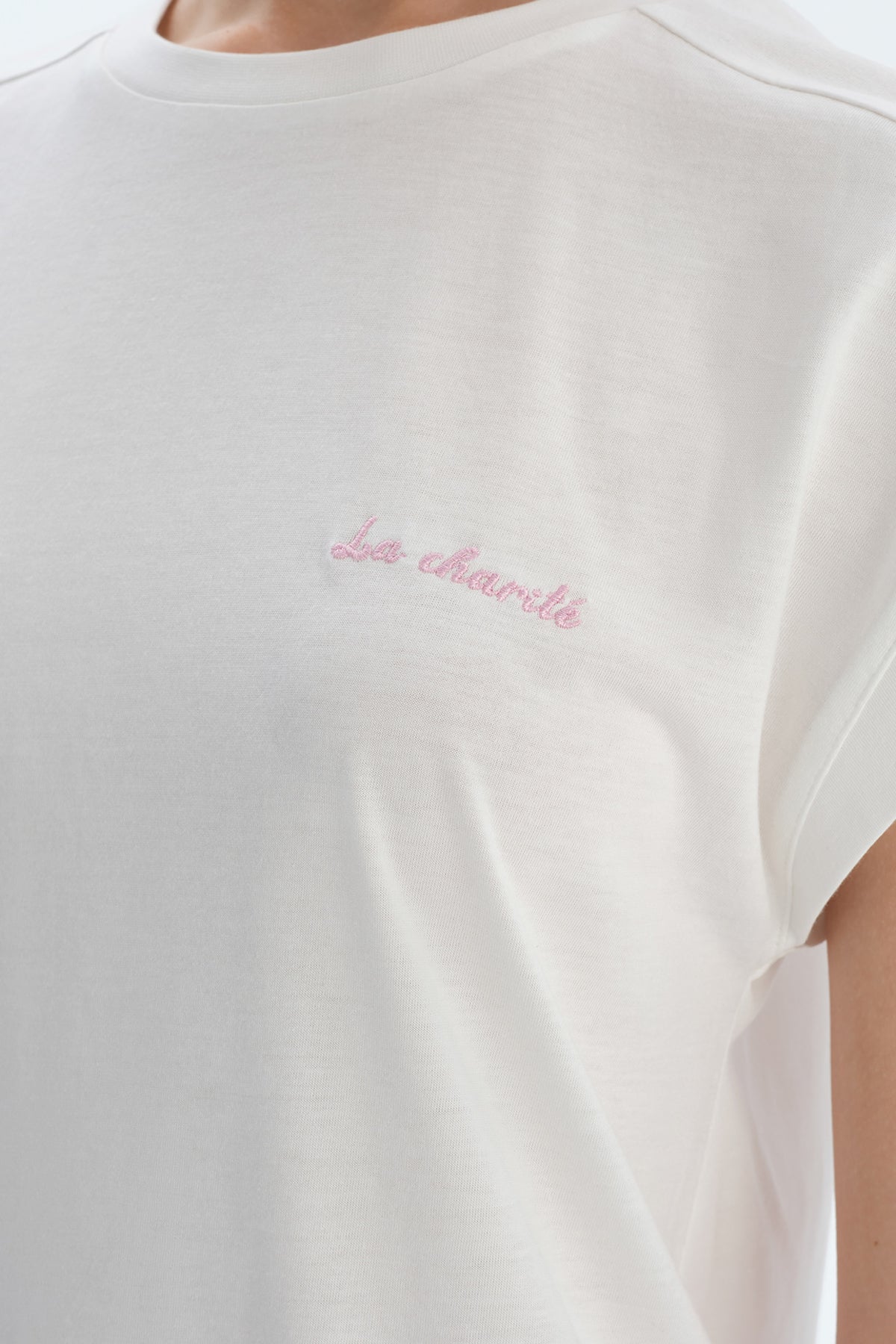 Ekru Nakış Detaylı Dokuma Şortlu Pijama Takımı