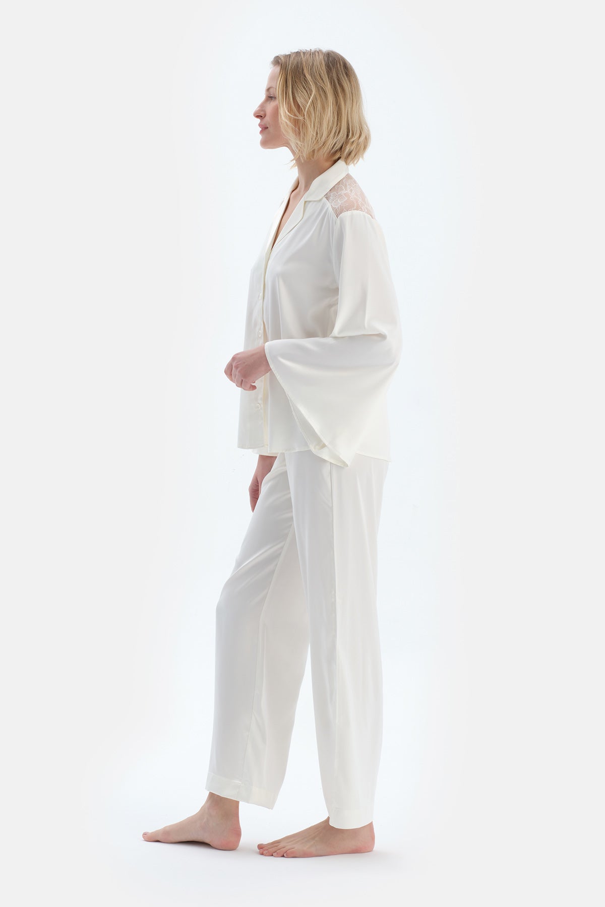 Kırık Beyaz Dantel Detaylı Saten Brıde Gömlek