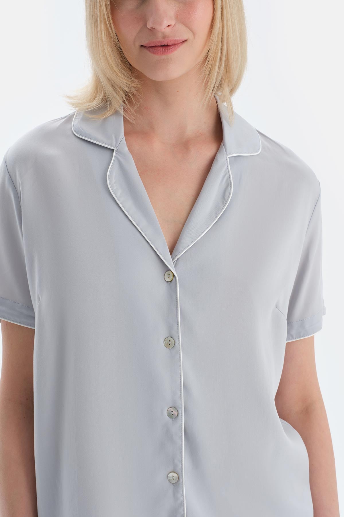 Açık Gri Cool Touch Biyeli Kısa Kollu Dokuma Gömlek