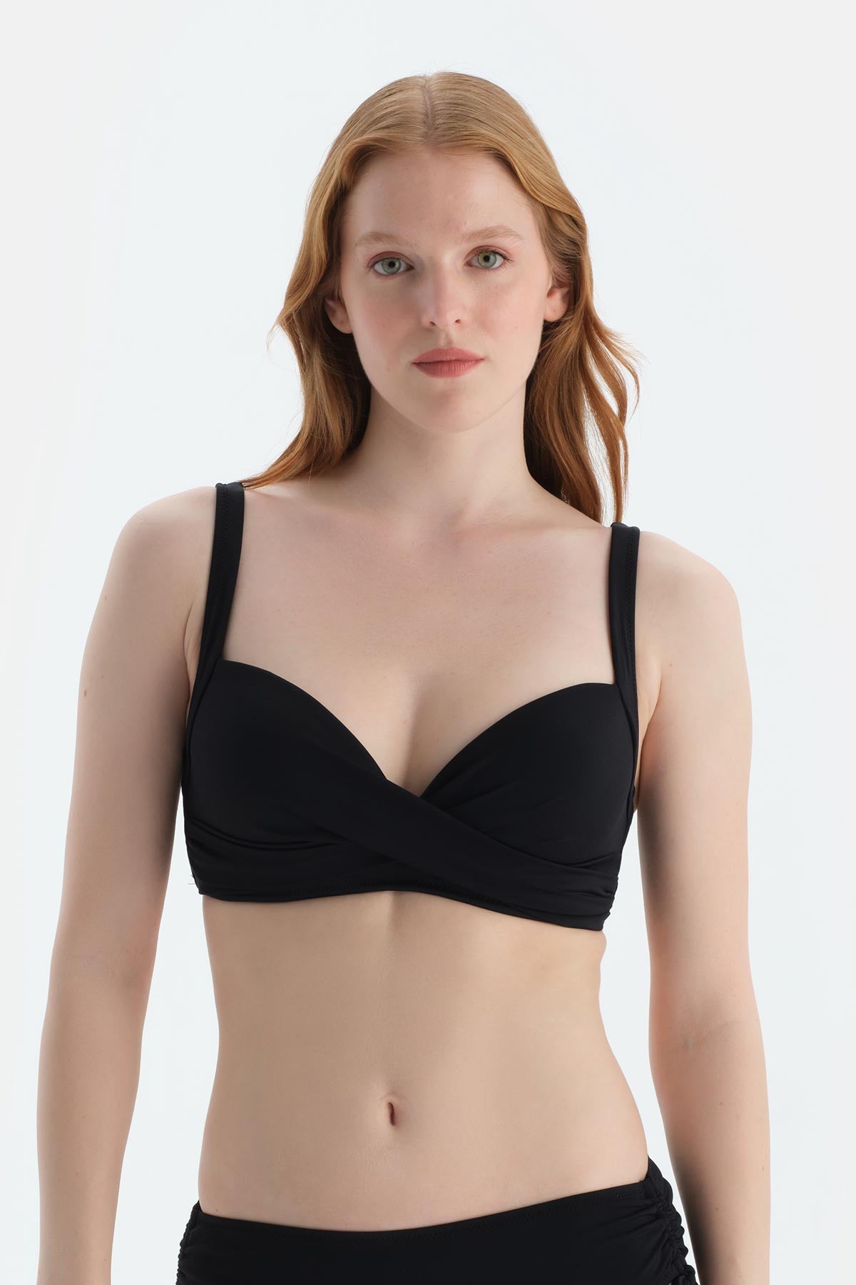 Siyah Kaplı Bikini Üstü