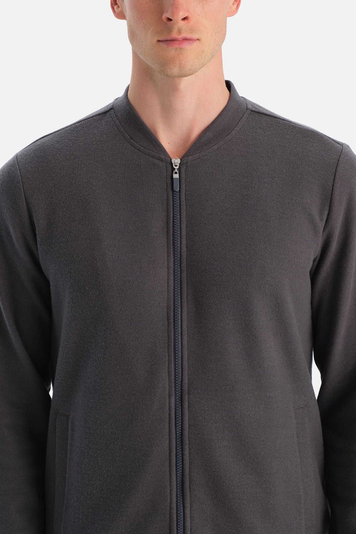 FERMUARLI CEPLİ SWEATSHIRT