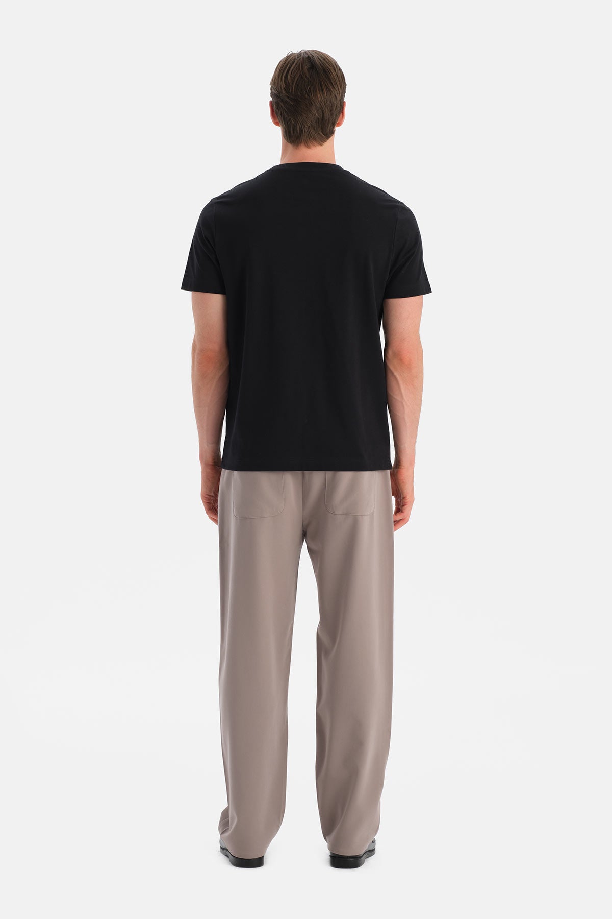 Siyah Yakası Biyeli Kısa Kollu Regular Tişört