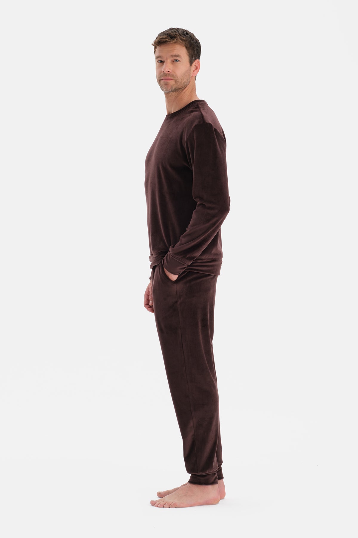 Kahverengi Bisiklet Yaka Uzun Kollu Kadife Tişört Pantolon Pijama Takımı
