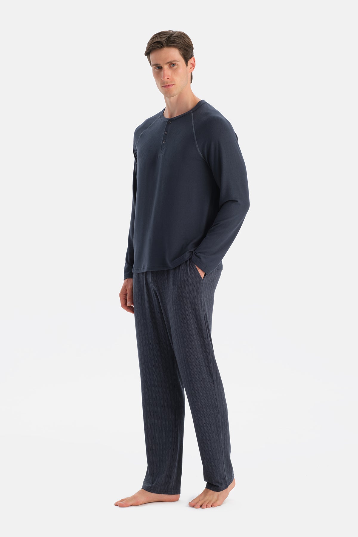 Lacivert Dikiş Detaylı Ve Patlı Termal Tişört Pantolon Pijama Takımı