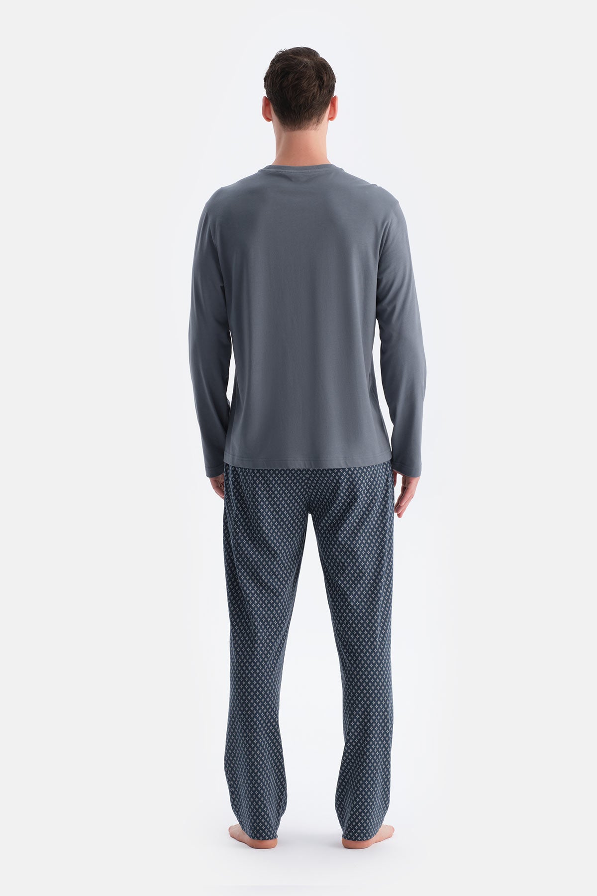 UZUN KOLLU DİKİŞ DETAYLI TİŞÖRT PANTOLON TAKIM