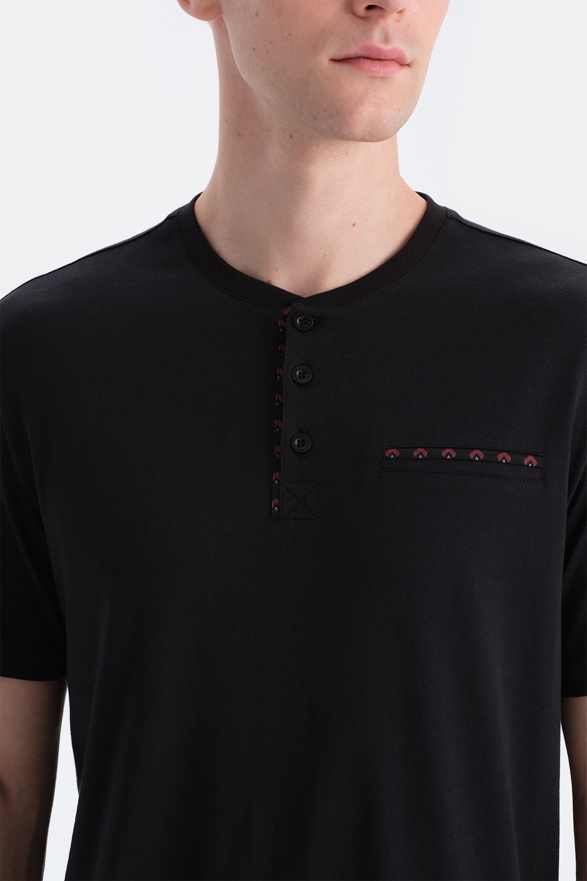 Siyah Kısa Kollu Patlı Tişört Pantolon Takım