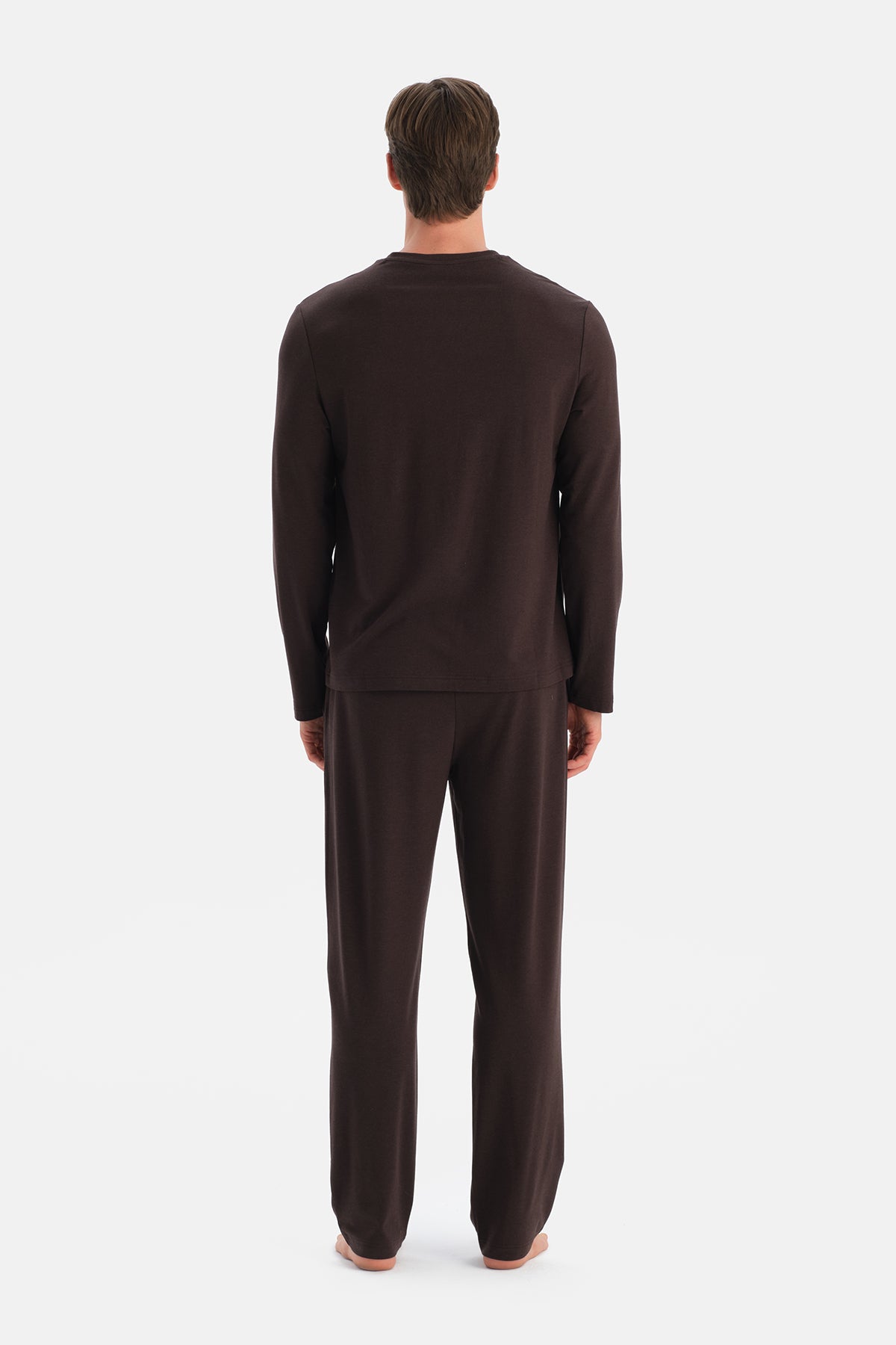 V YAKA CEP DETAYLI TİŞÖRT PANTOLON TAKIM