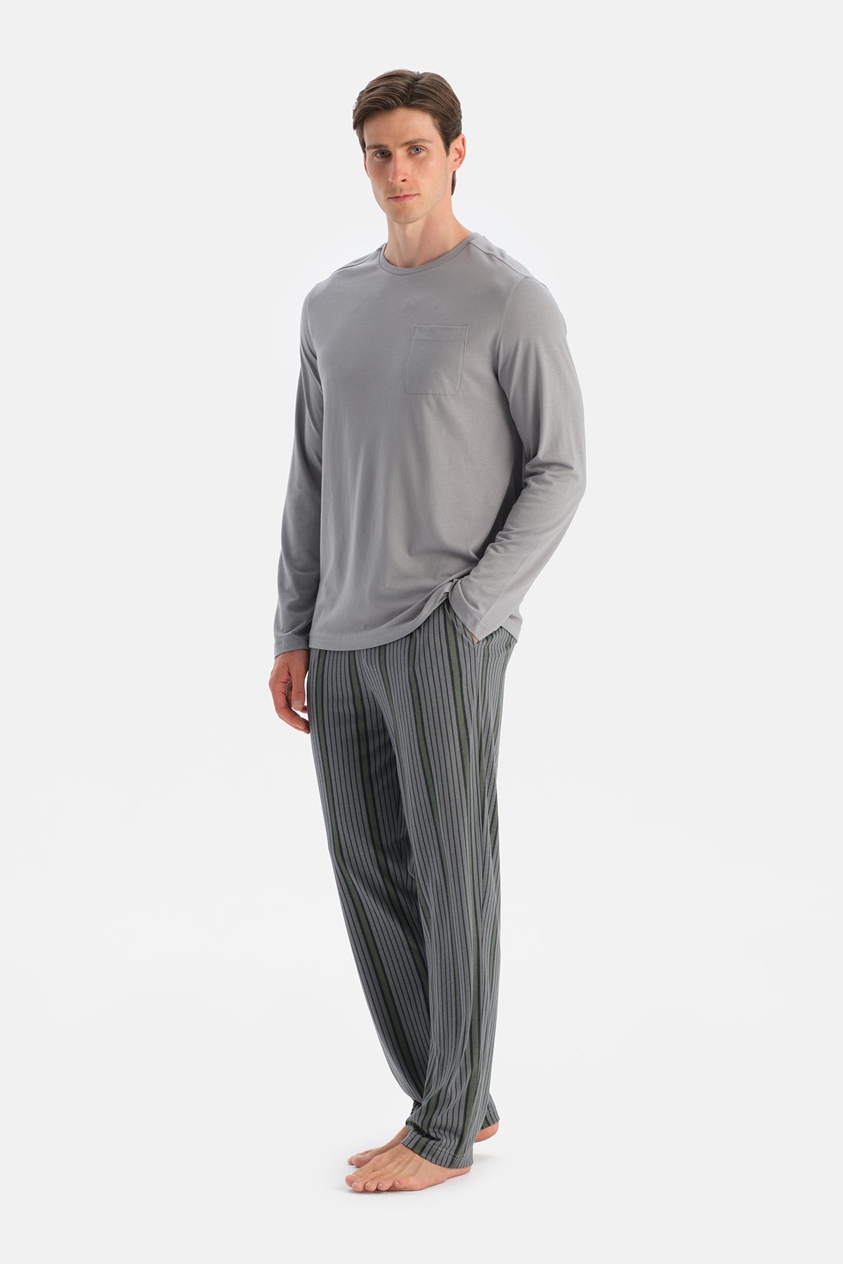 Açık Gri Dikiş Ve Cep Detaylı Tişört Pantolon Takım