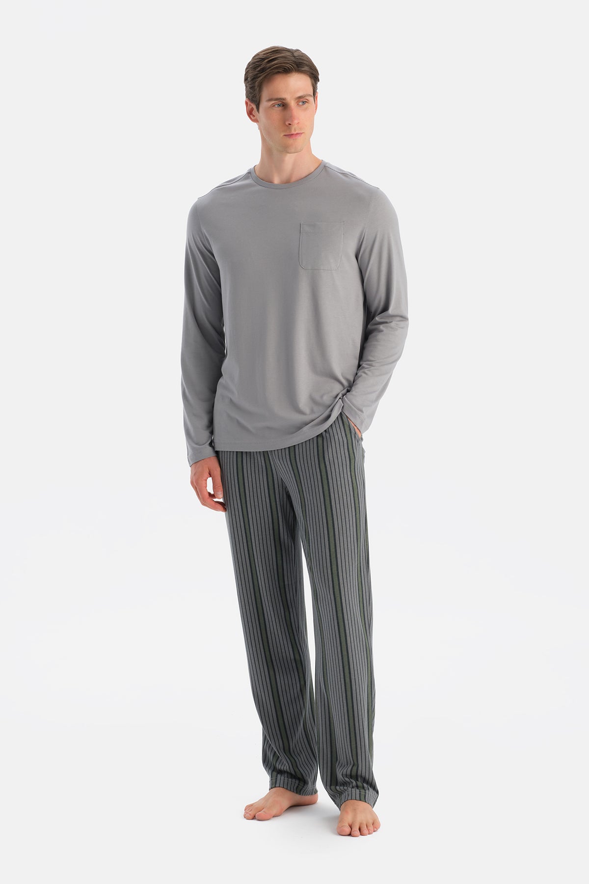 Açık Gri Dikiş Ve Cep Detaylı Tişört Pantolon Takım