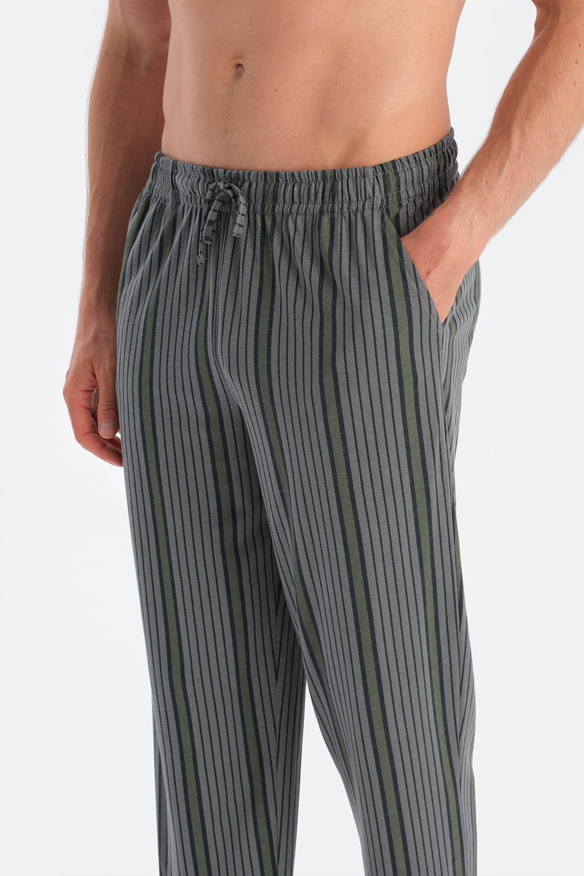 Açık Gri Dikiş Ve Cep Detaylı Tişört Pantolon Takım