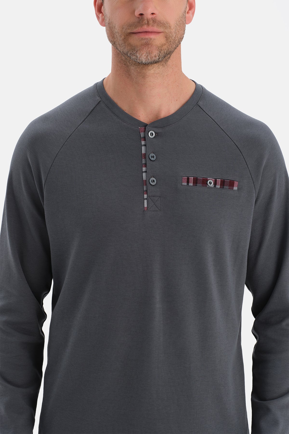 Koyu Gri Uzun Kollu Pat Ve Cep Detaylı Tişört Pantolon Takım