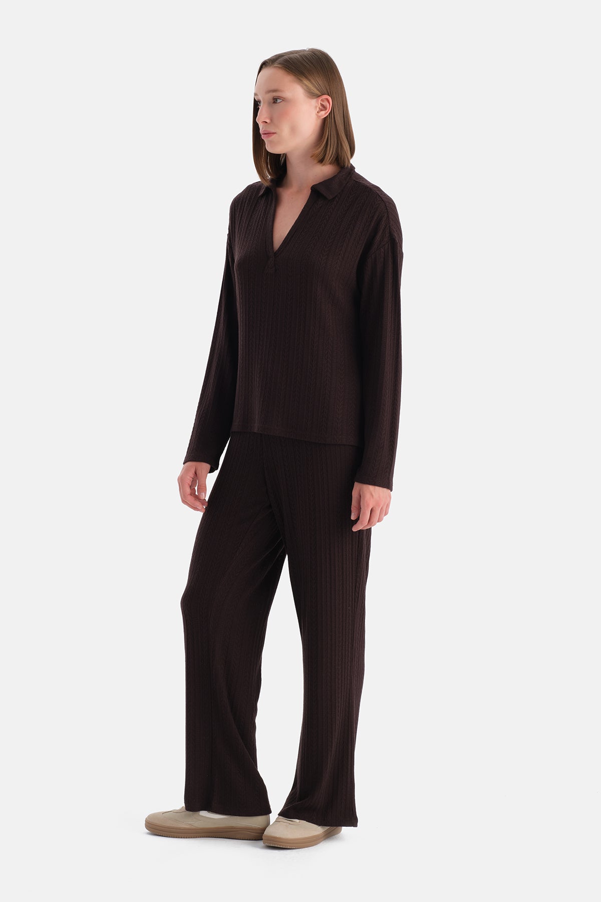 Koyu Kahve Örgü Detaylı Polo Yaka Tişört