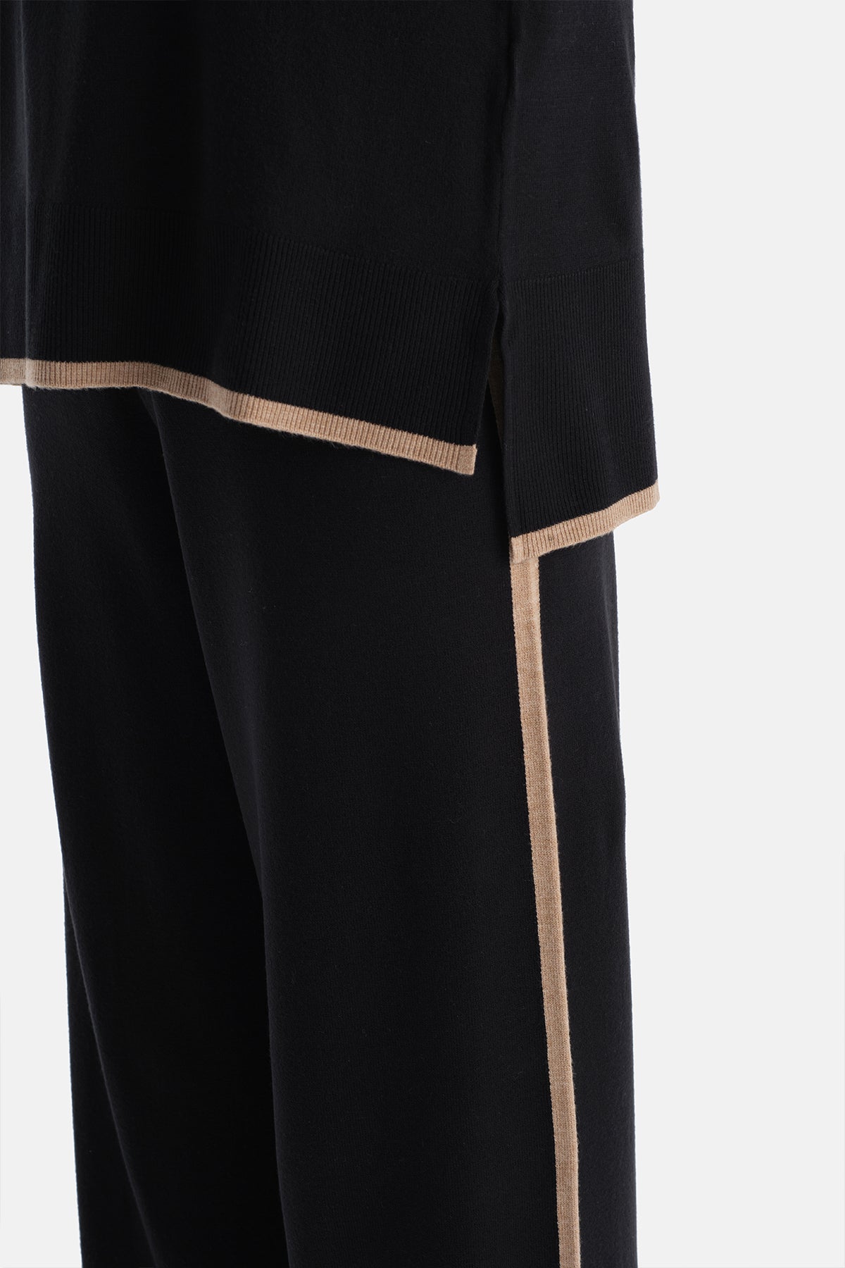 Siyah Travel Biye Detaylı Sweatshirt