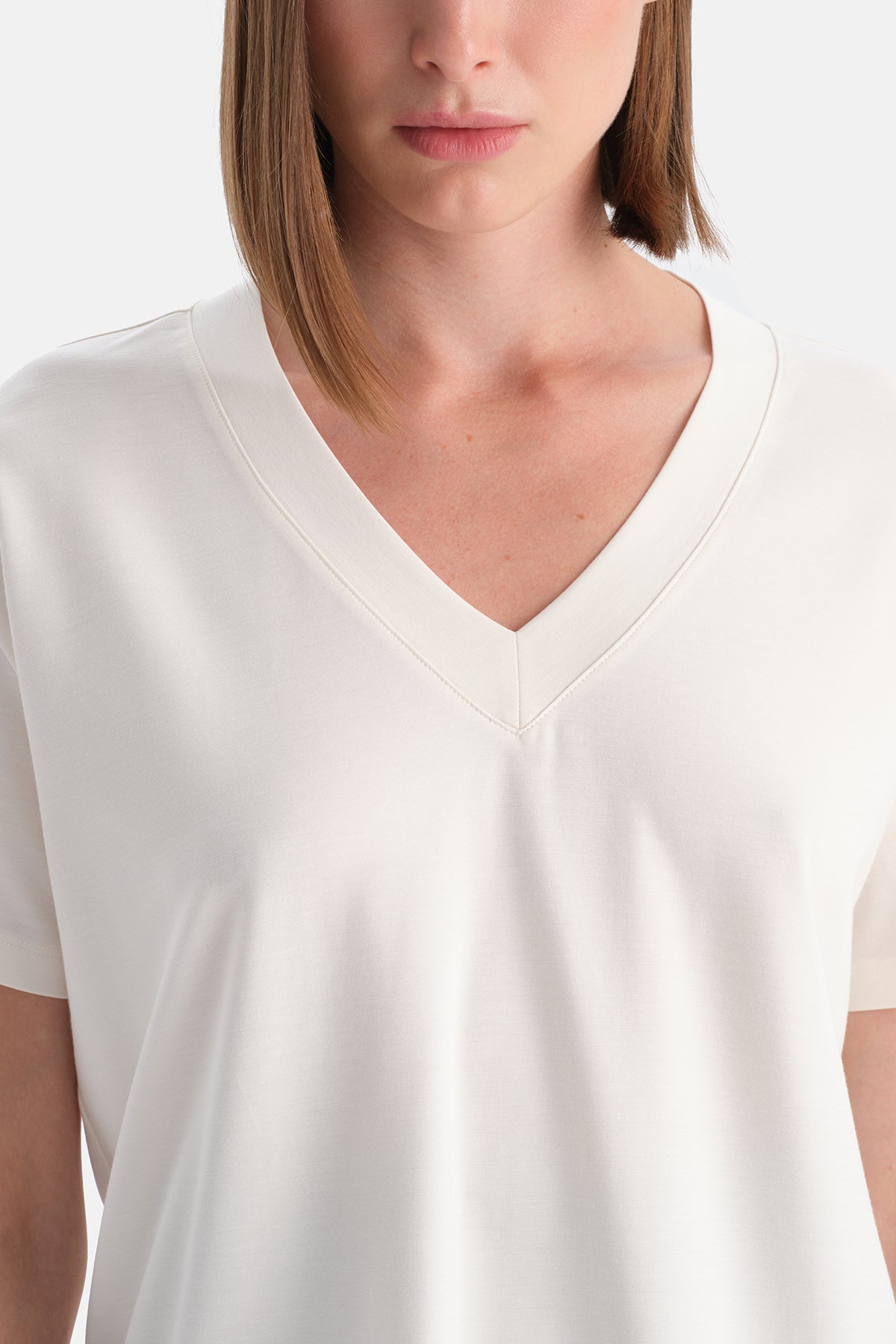 Ekru V Yaka Kısa Kollu Tişört