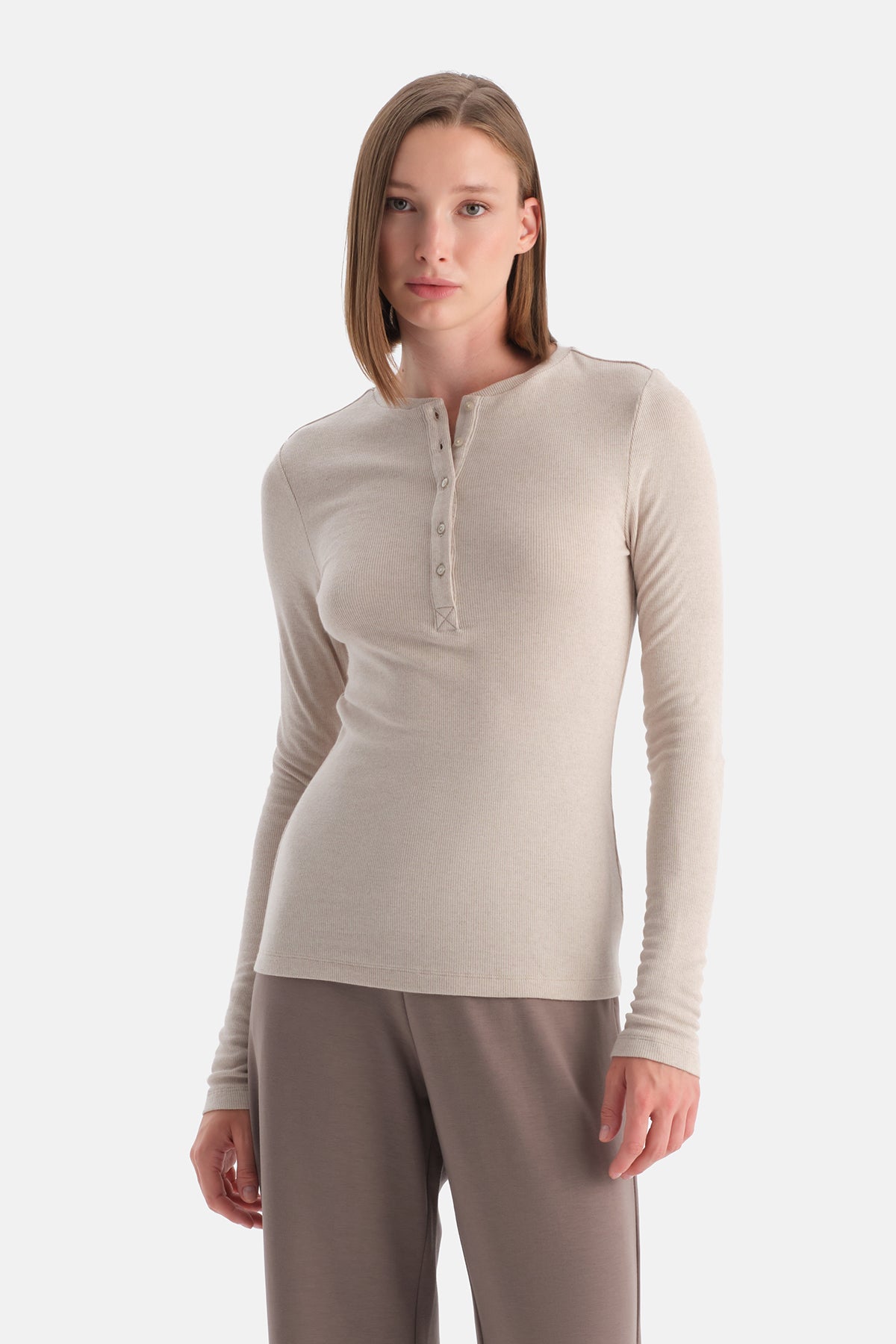 YARIM DÜĞMELİ KAŞMİR MODAL UZUN KOLLU TİŞÖRT