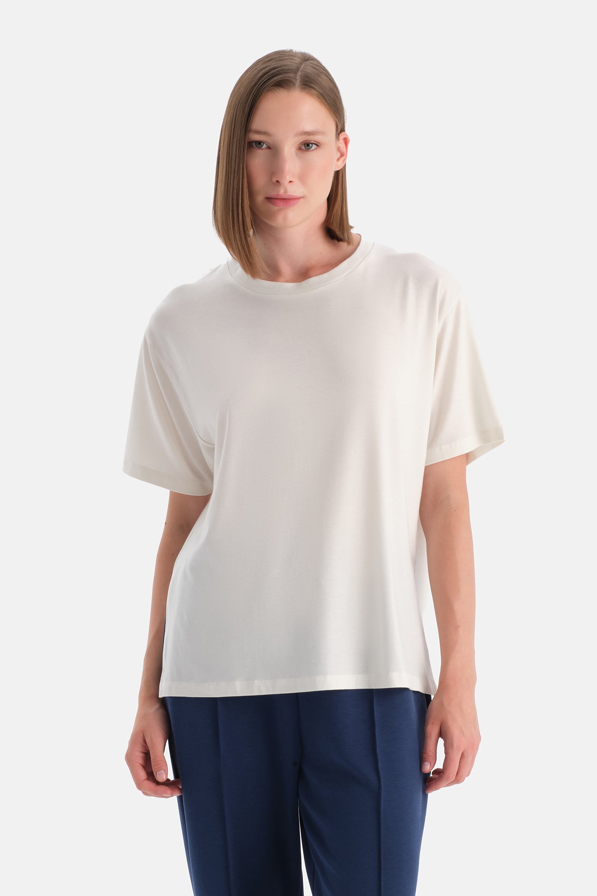 Beyaz Kadın Bisiklet Yaka Tişört