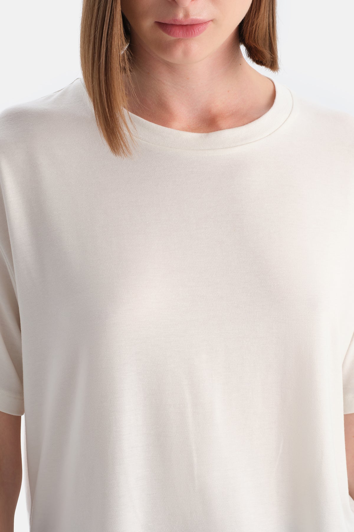 Beyaz Kadın Bisiklet Yaka Tişört