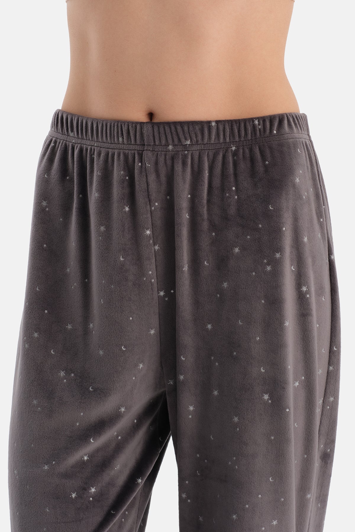 Siyah Parlak Yıldız Baskılı Kadife Tişört Pantolon Pijama Takımı