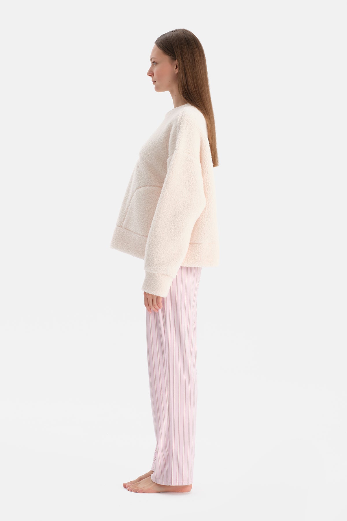 Ekru Nakışlı Polar Tişört Pantolon Pijama Takımı