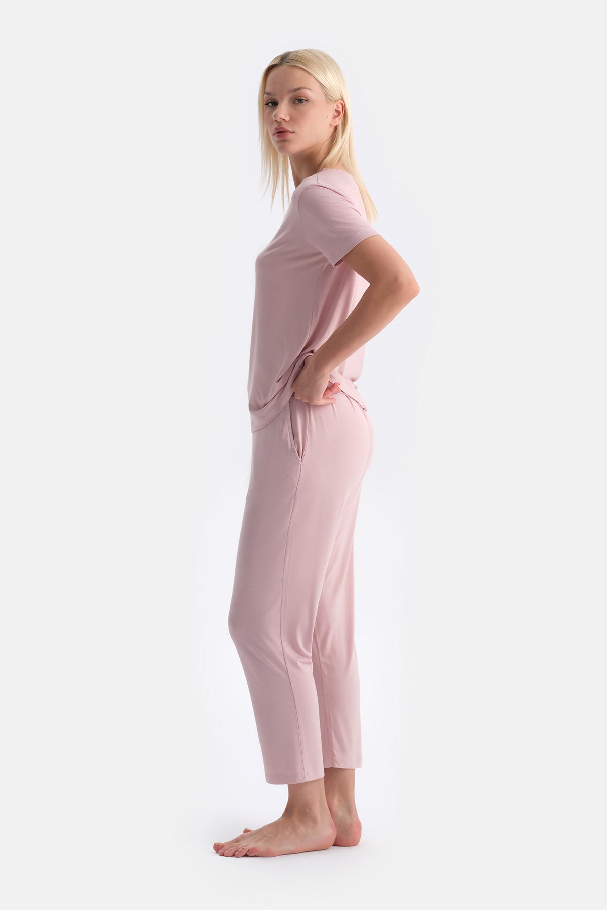 Açık Pembe V Yaka Dantel Detaylı Tişört Pantolon Takım