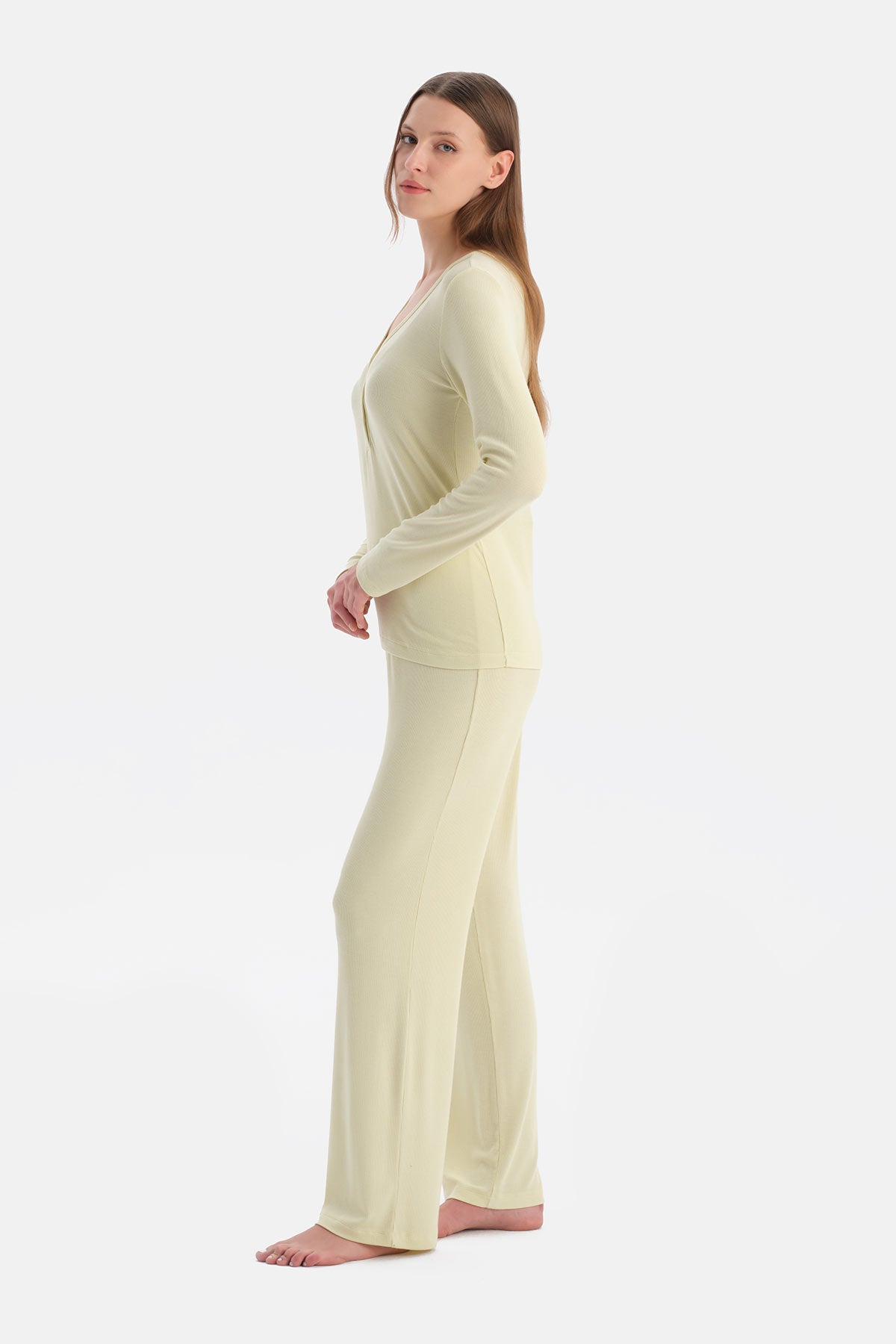 Açık Yeşil V Yaka Kaşkorse Tişört Pantolon Takım