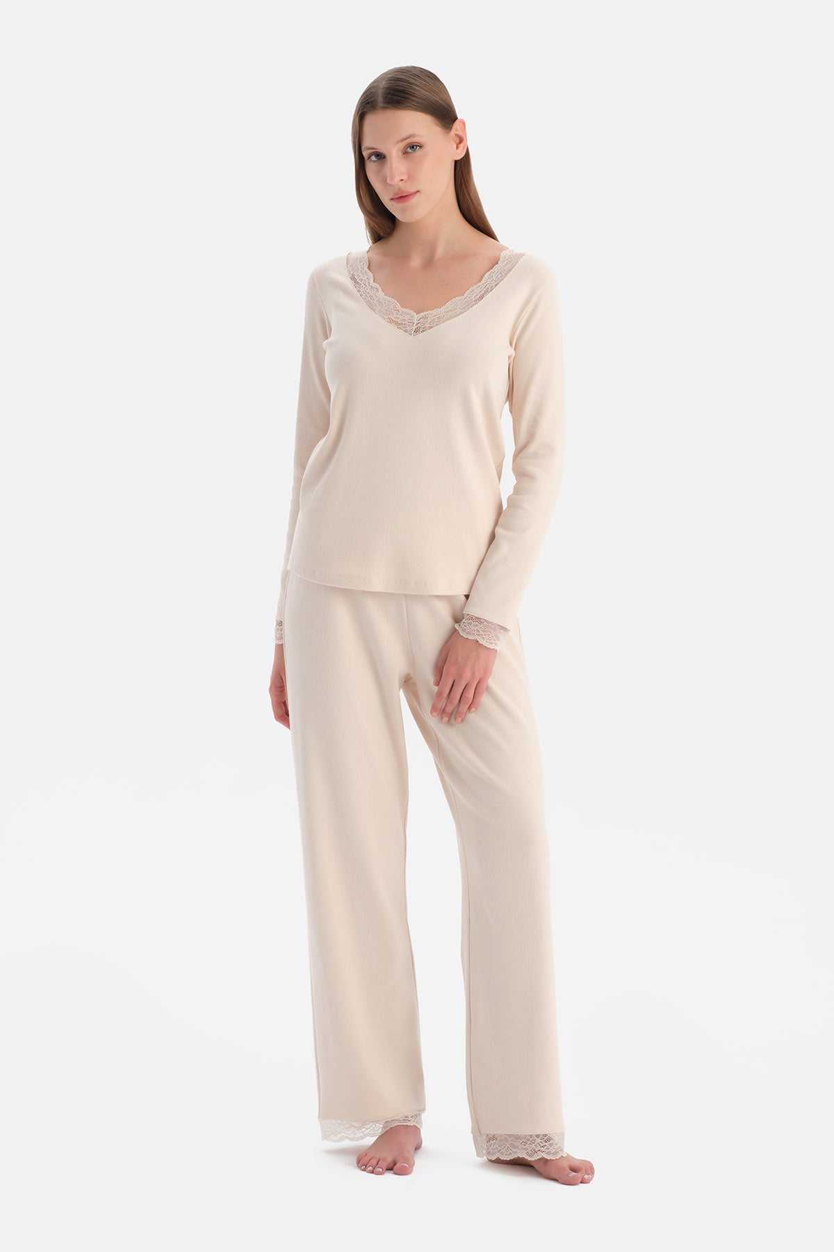 Ekru Dantelli Kaşkorse Tişört Pantolon Takım