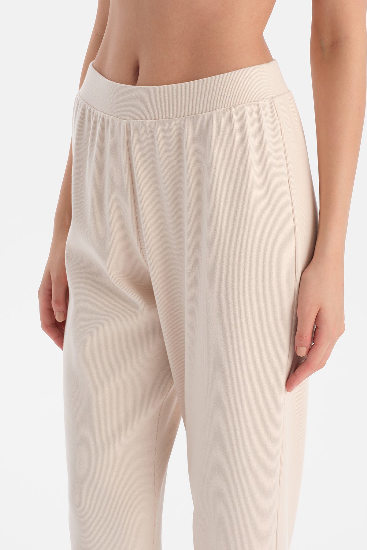 Ekru Dantelli Kaşkorse Tişört Pantolon Takım