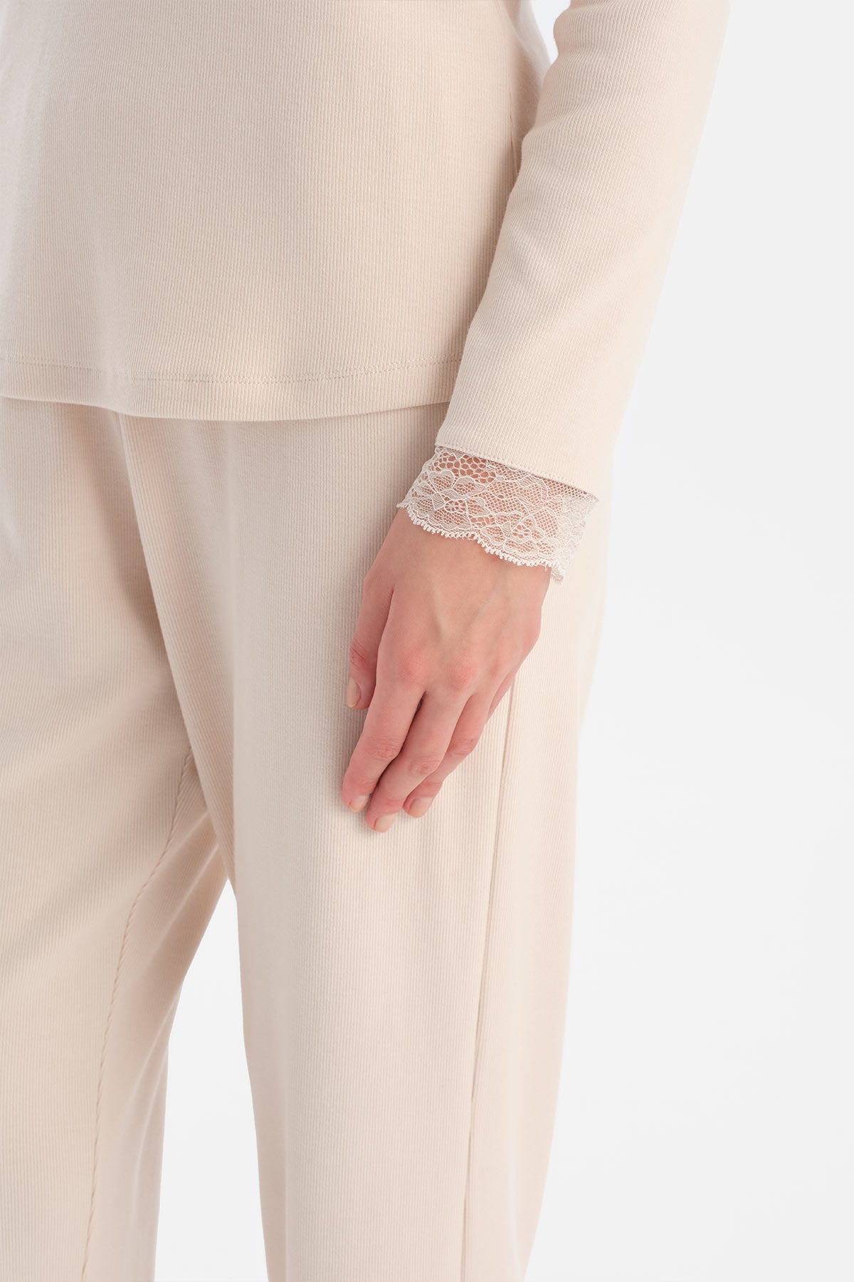 Ekru Dantelli Kaşkorse Tişört Pantolon Takım