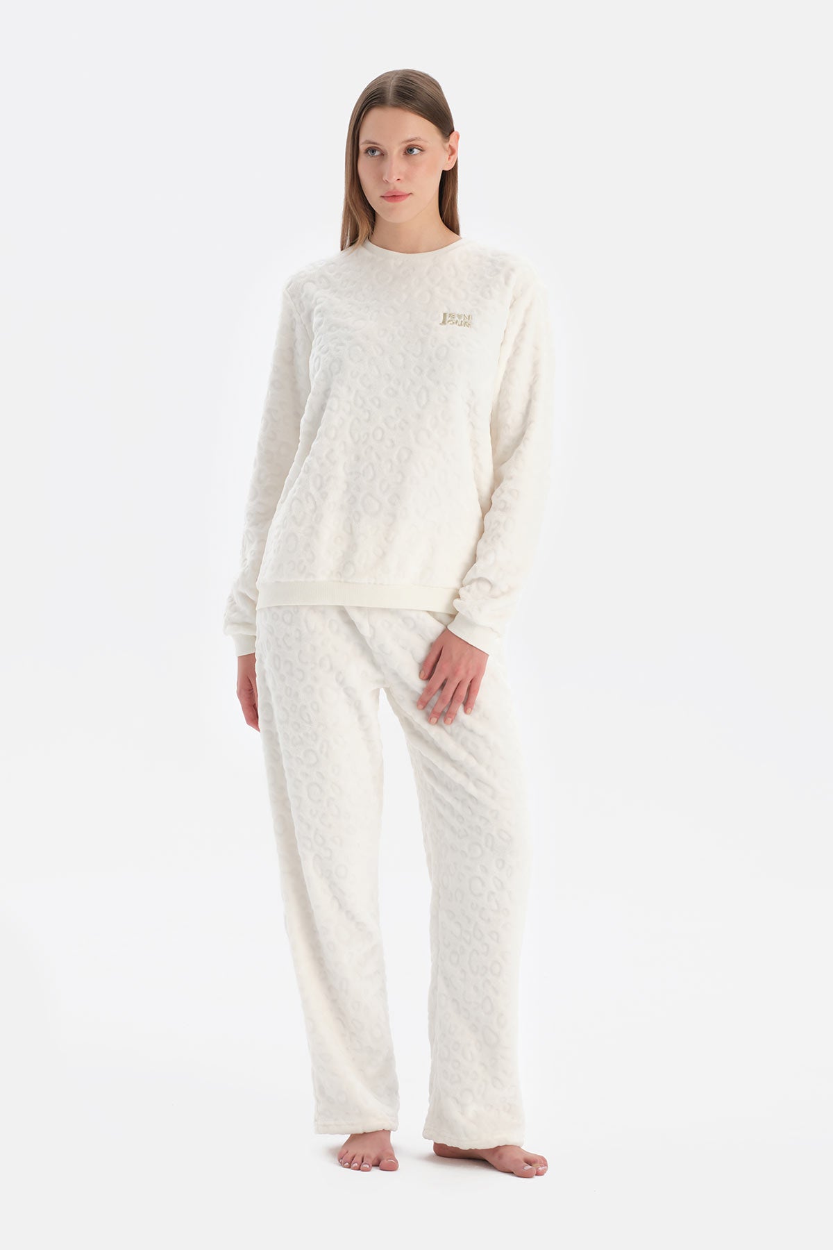 Ekru Leopar Desenli Kadife Tişört Pantolon Takım