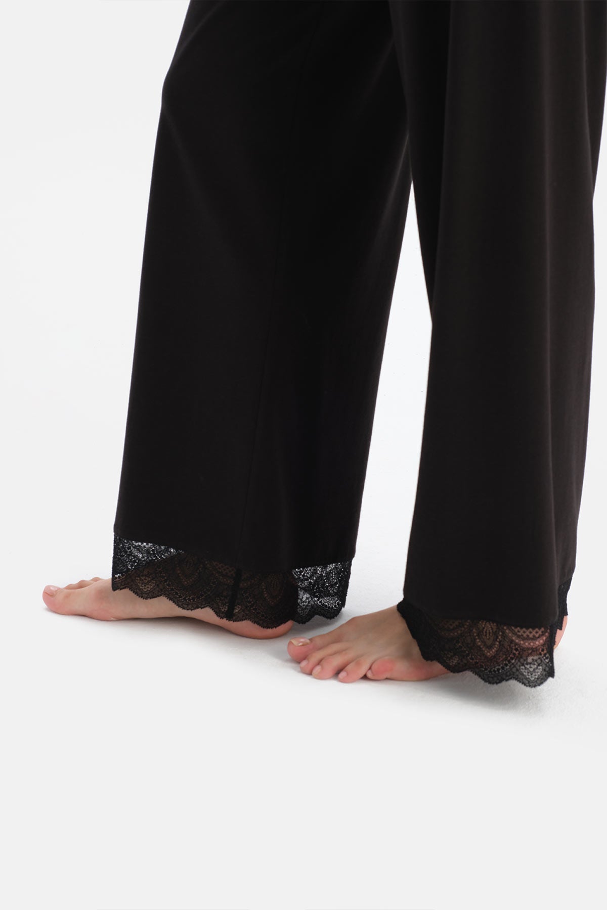 Siyah Dantel Detaylı Gömlek Pantolon Takım