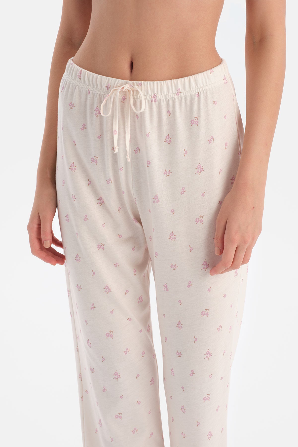 Ekru Çiçek Desenli Gömlek Pantolon Takım