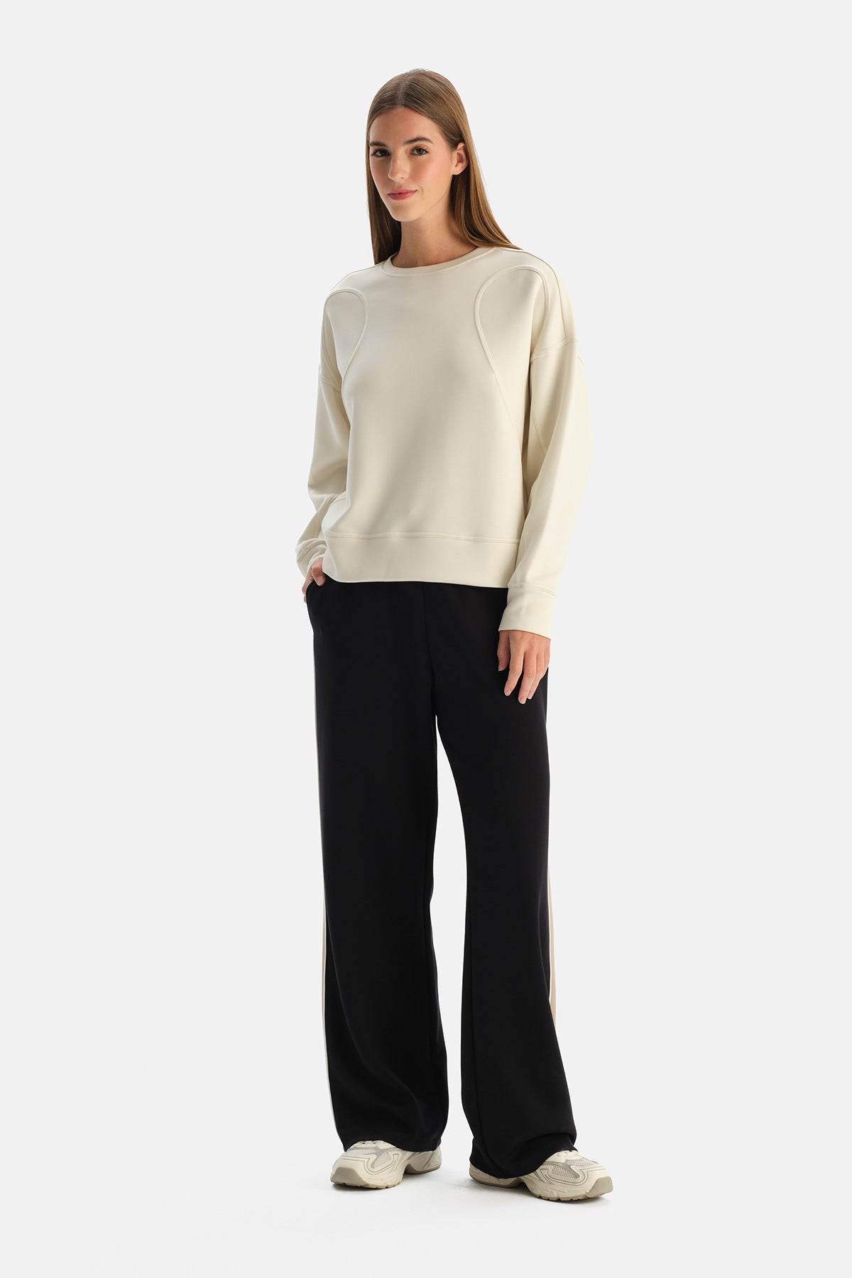 Ekru Dikiş Detaylı Sweatshirt